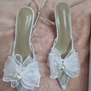 Chic White Heels with Bow and Pearl Accent